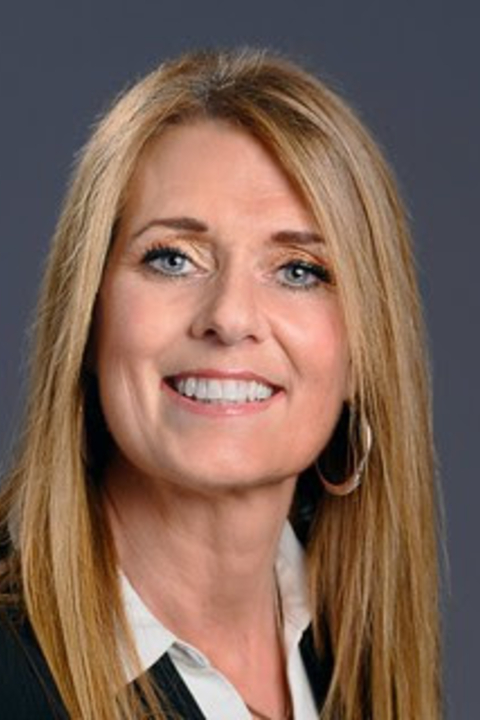 Headshot of Jenn Arnone.