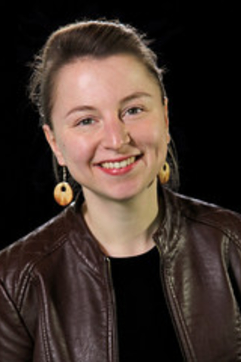 Arina Telles headshot.