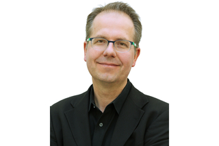 Karsten Heeger 2:3 headshot.